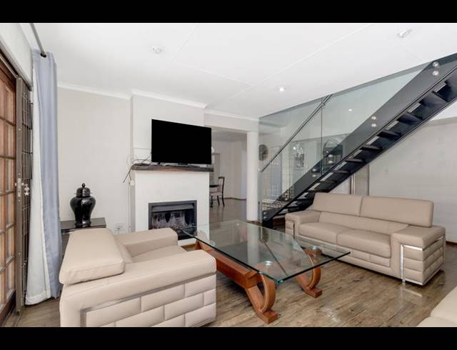 4 BEDROOM HOUSE FOR SALE IN CRAIGAVON